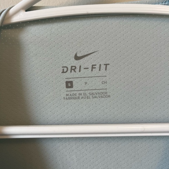 NIKE Dri-Fit workout tee! - Picture 3 of 6